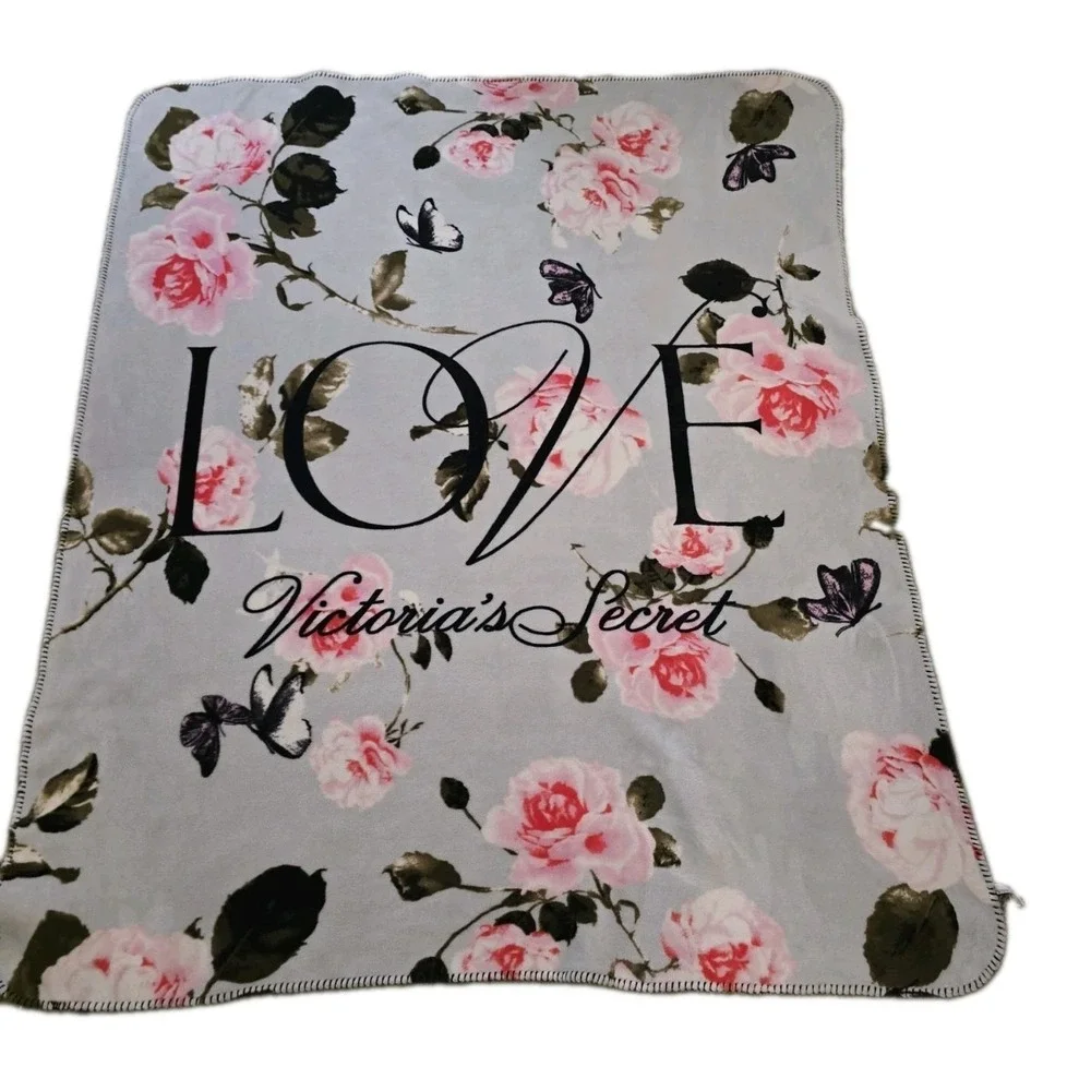 Victoria's Secret Holiday 2020 Pink Rose LOVE Throw Blanket Gray, 50x60 inches